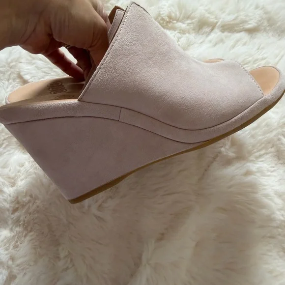 Urban Outfitters Cream Mules - Picture 4 of 6